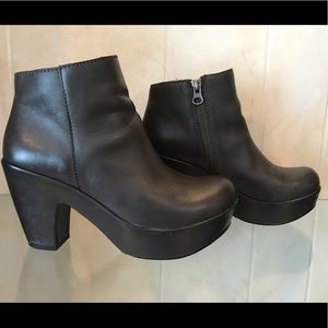 Kork Ease booties size 7